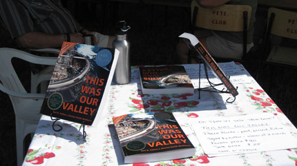 Paddle-Book Table
